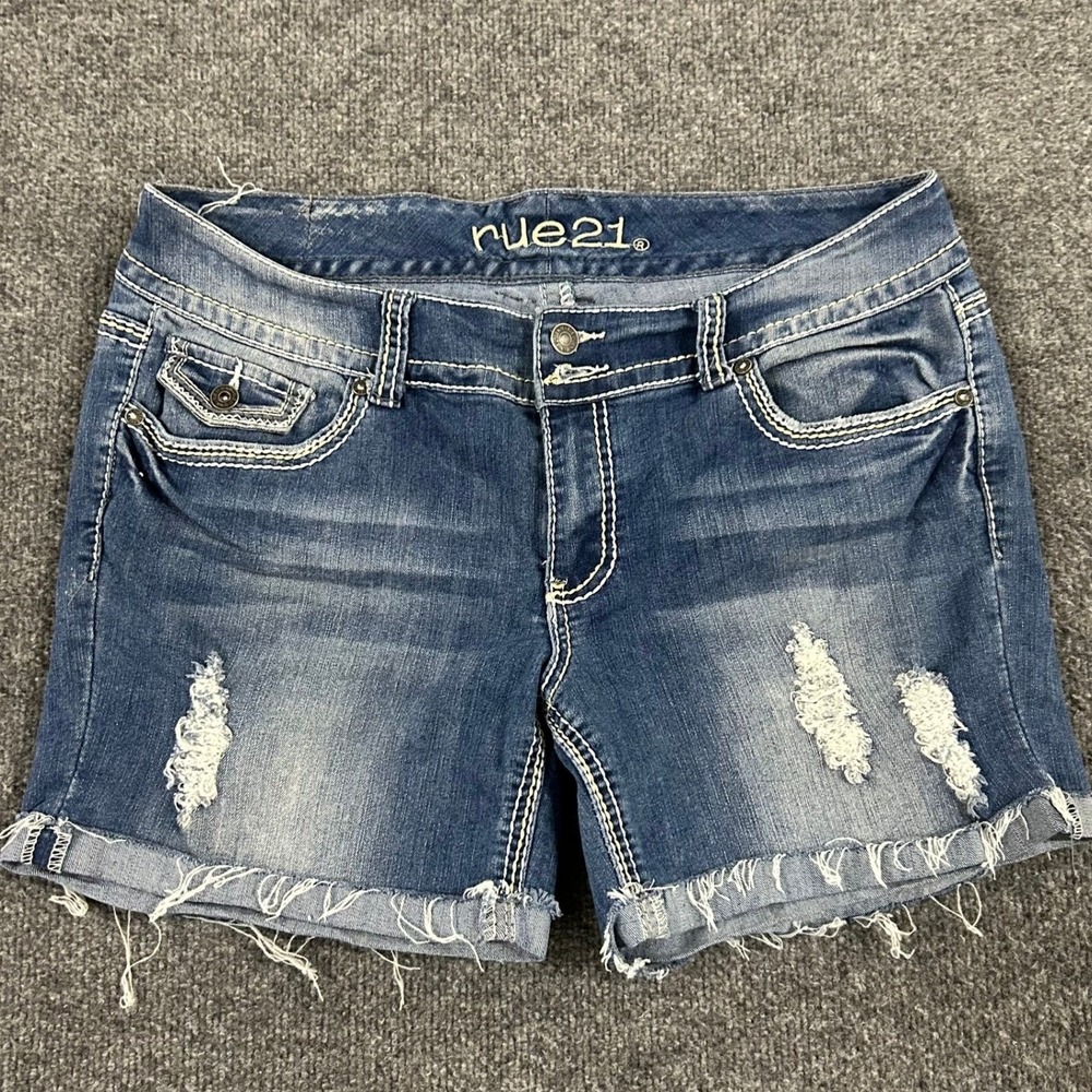 Rue21 Denim Shorts Womens Size 15/16 Blue Curvy Distressed Raw Hem Thick Stitch